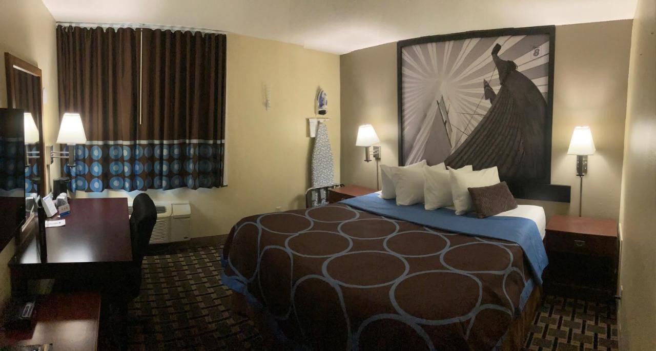 Super 8 By Wyndham Chisago City Exterior photo